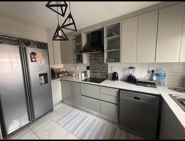 2 BEDROOM TOWNHOUSE FOR SALE IN NEWLANDS